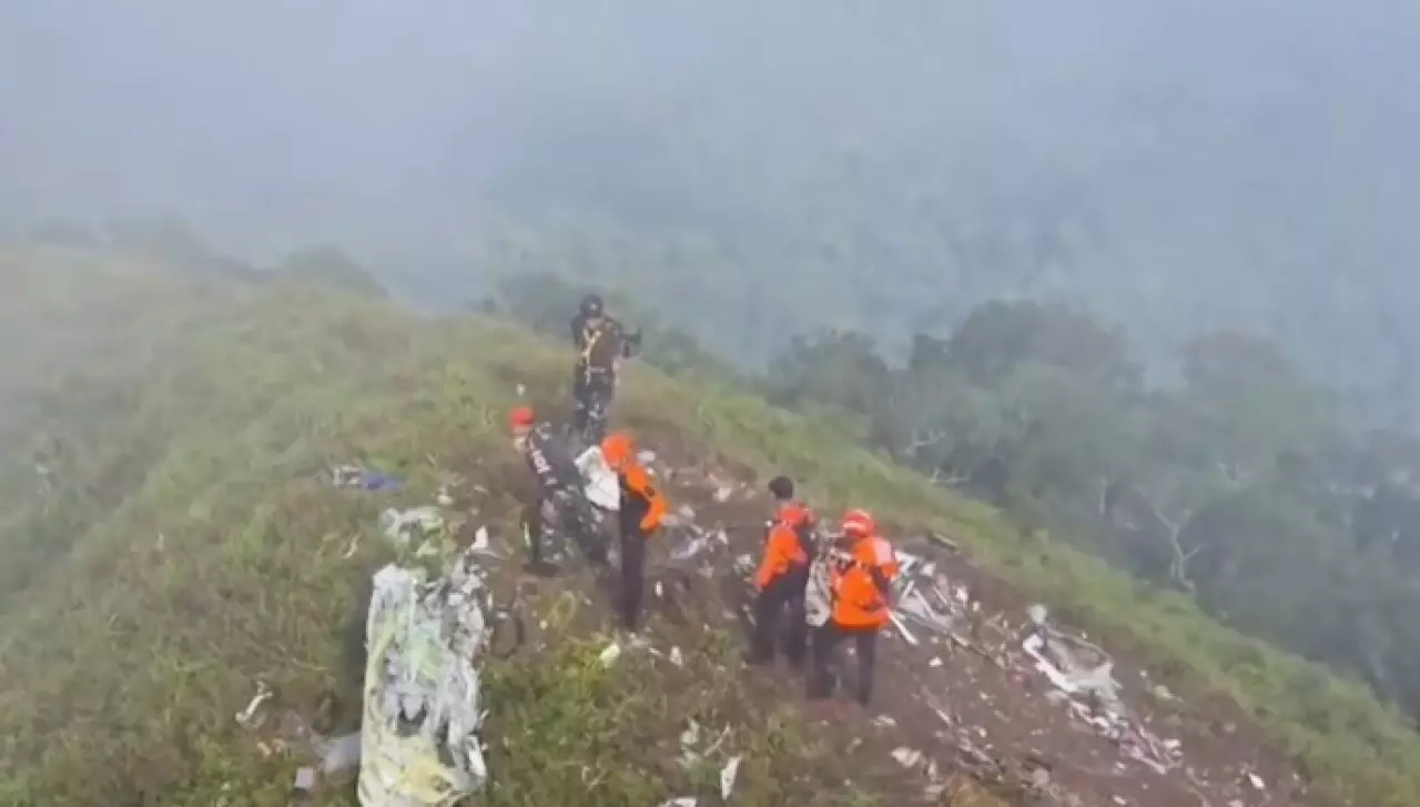 Найдены тела всех жертв авиакрушения в Индонезии