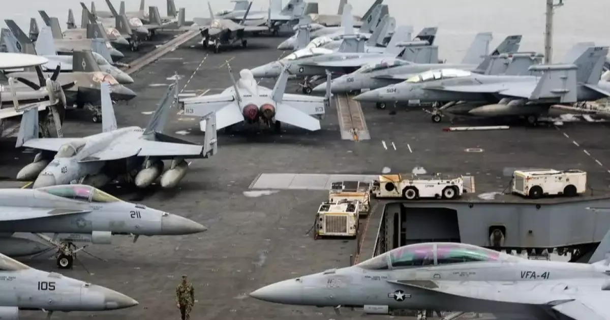  Трамп: АҚШ-тың әскери кемелері Иран бағытына бет алды 