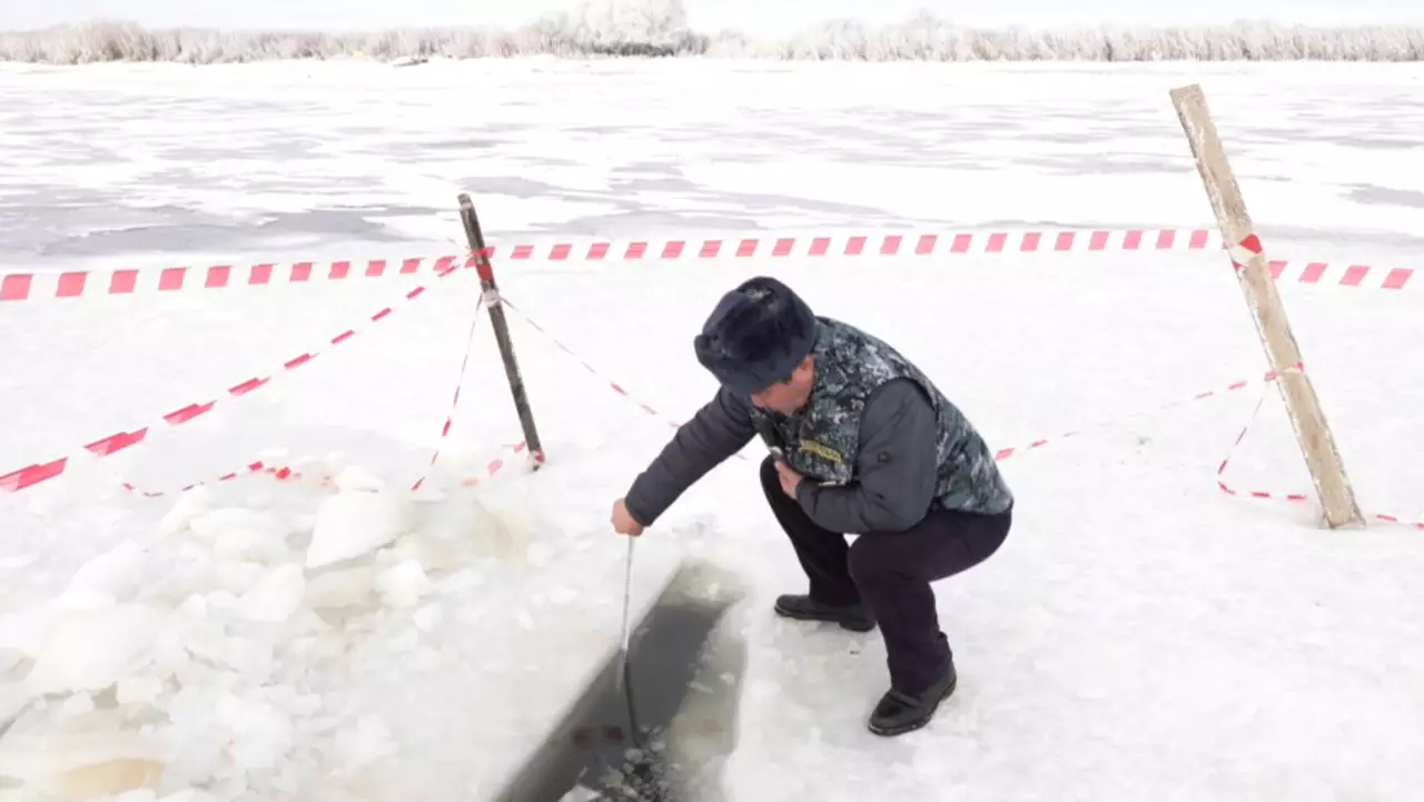 БҚО-ның су айдындарындағы балыққа оттегі жіберіліп жатыр