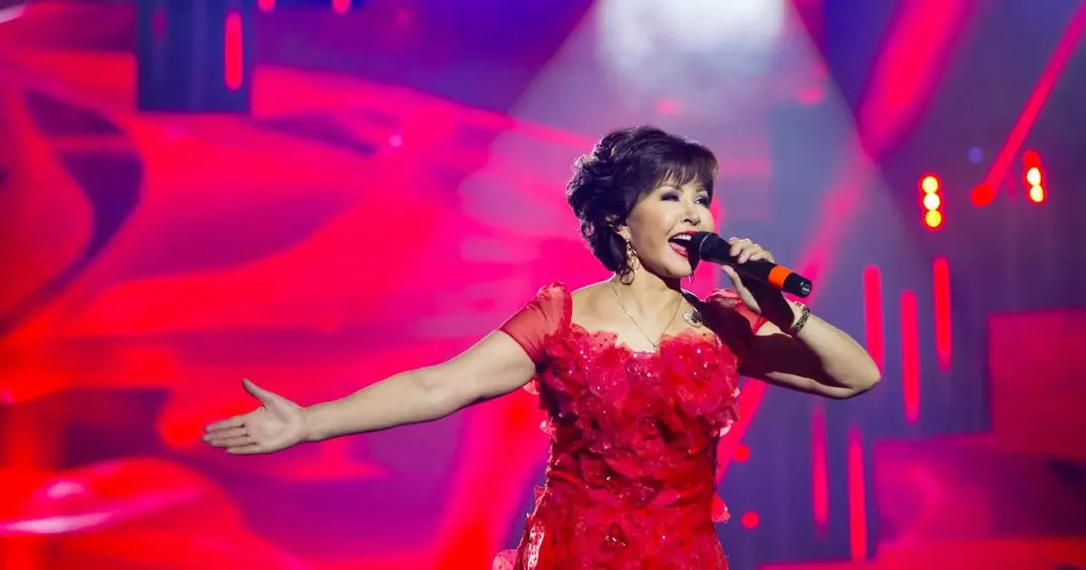  Күйеуін еске алған Роза Рымбаева тікелей эфирде жылап қалды (ВИДЕО) 