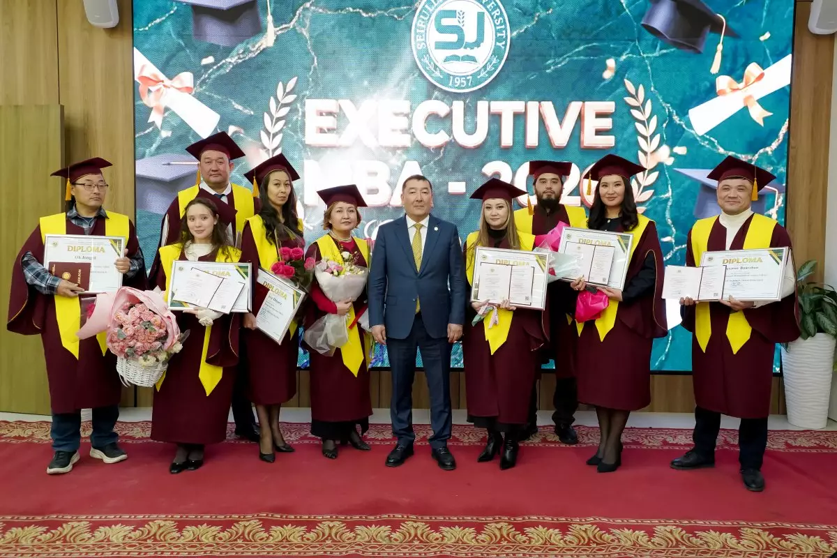 Выпускники EMBA получили дипломы в КазАТУ