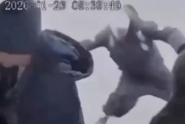 В Караганде пассажир выпал из автобуса