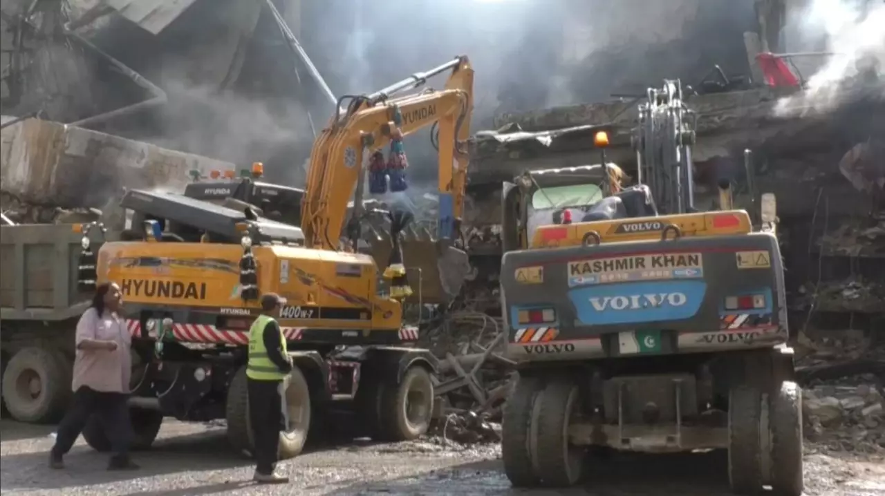 Пәкістанда сауда орталығындағы өрттен қаза тапқандар саны артты