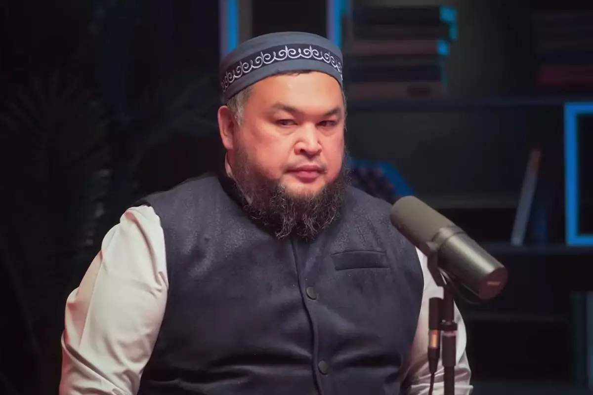 "Атеистер маймылдан шыққан": Діни уағызшы Нұржан Смағұлдың басы тағы дауға қалды