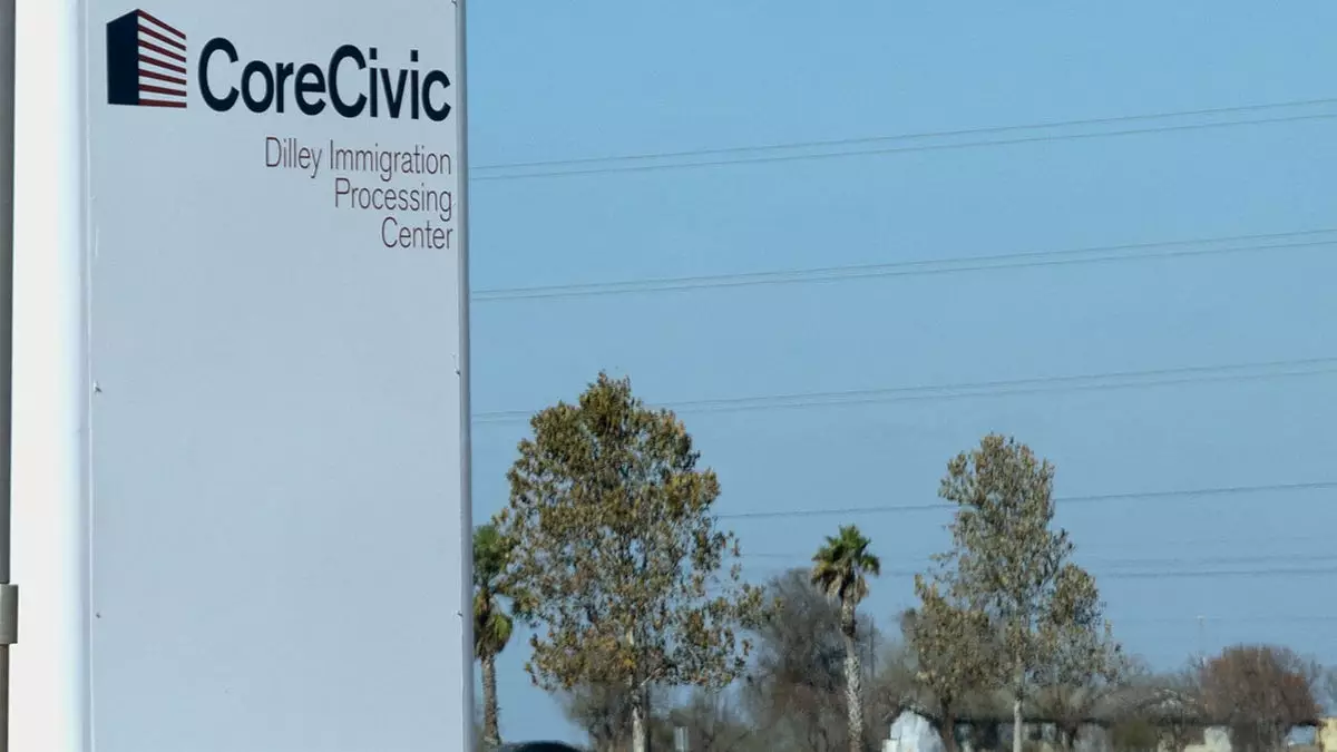 Конгрессмен-республиканец Гонсалес заявляет, что видео с детьми разоблачает «показуху» демократов вокруг условий в центре содержания мигрантов ICE в Техасе.