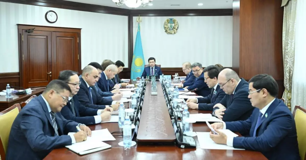   Энергия көздері туралы заңды қарайды   