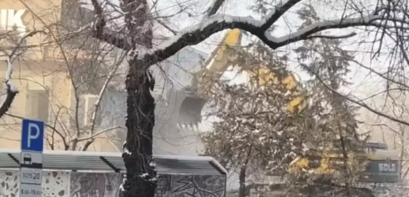 Почему в Алматы снесли здание старейшего роддома