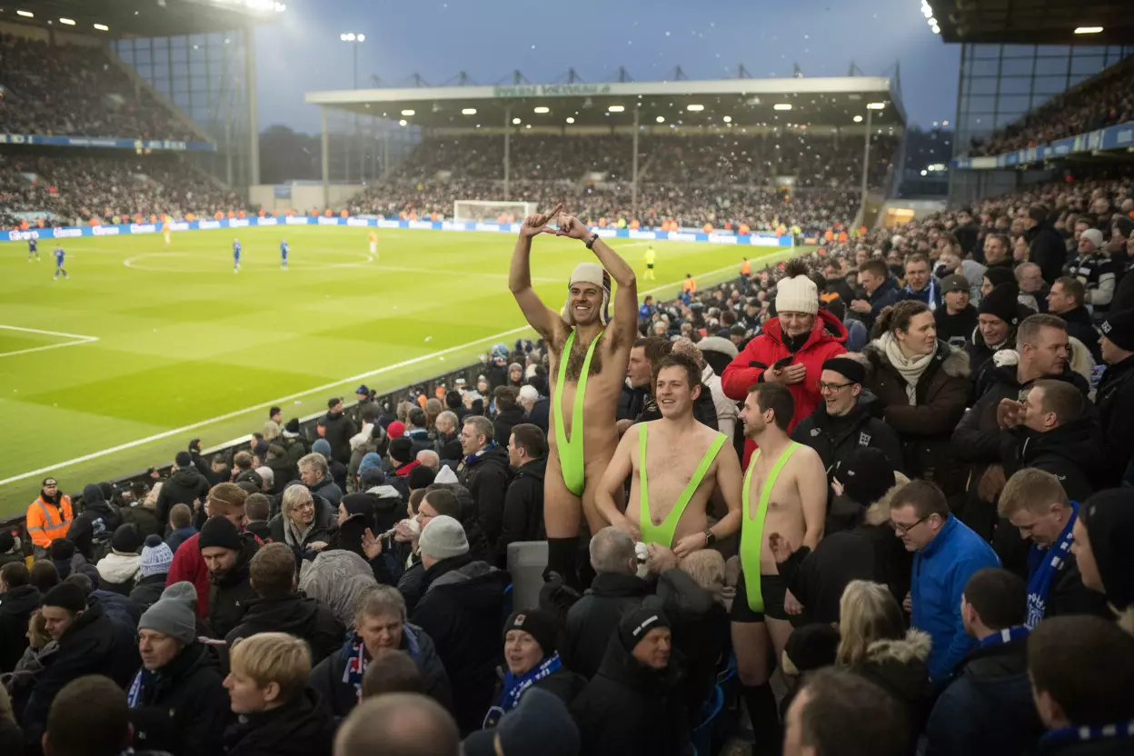 Суд Казахстана приговорил бельгийских болельщиков к аресту за костюмы в духе Бората.