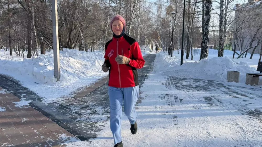 “Старость не застанет меня дома“: 75-летняя казахстанка покоряет марафоны