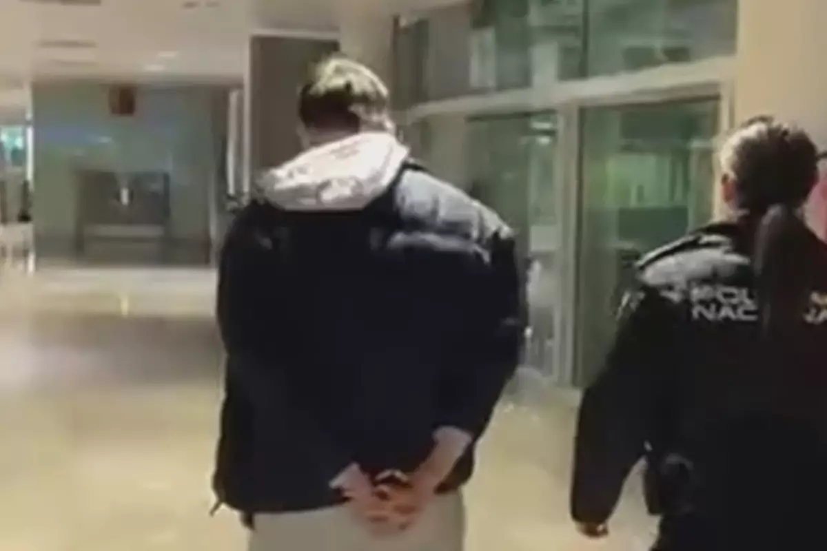 3 года в бегах: бывшего таможенника доставили из Испании в Казахстан