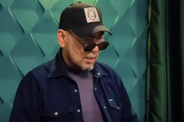 “Бипл-ай, бұл әлемдік хитым-ай”: Балғынбек Имаш екі інісіне “рэп” арқылы жауап берді