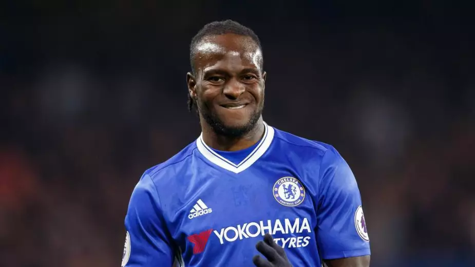 Экс-игрок "Челси" Виктор Мозес прилетел в Кызылорду