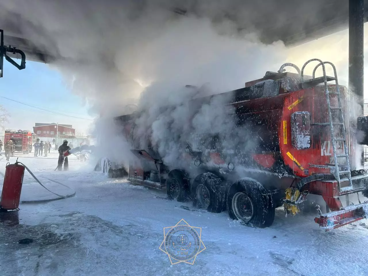 Возгорание бензовоза потушили в Павлодаре