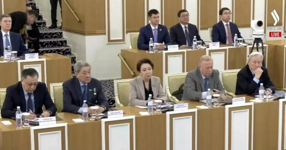  Конституциялық реформалар жөніндегі комиссияның алғашқы отырысы басталды 