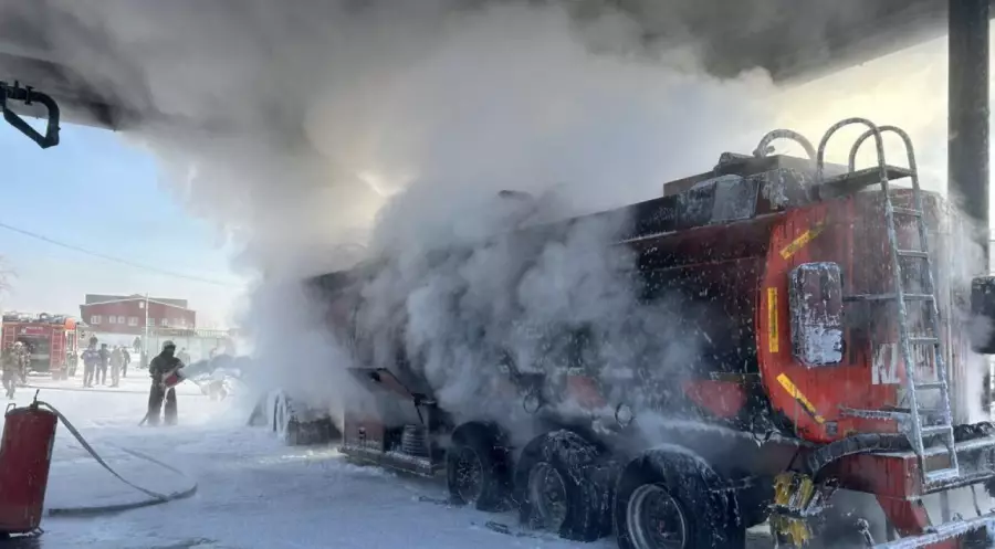 Павлодарда жанармай таситын көлік өртенді: бір адам зардап шекті