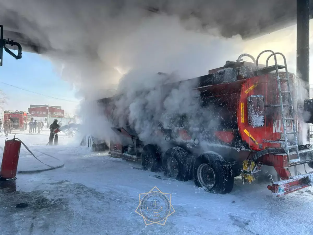 В Павлодаре загорелся бензовоз: мужчина получил ожоги