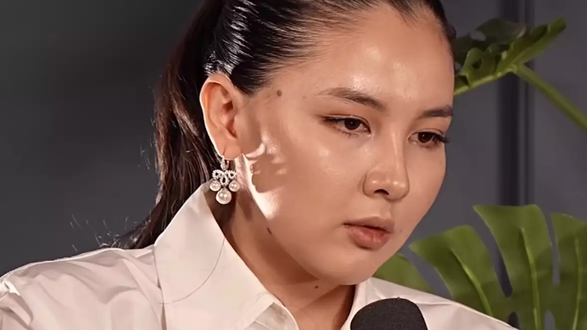 Айдана Меденова хиджабын неге шешкенін ашып айтты