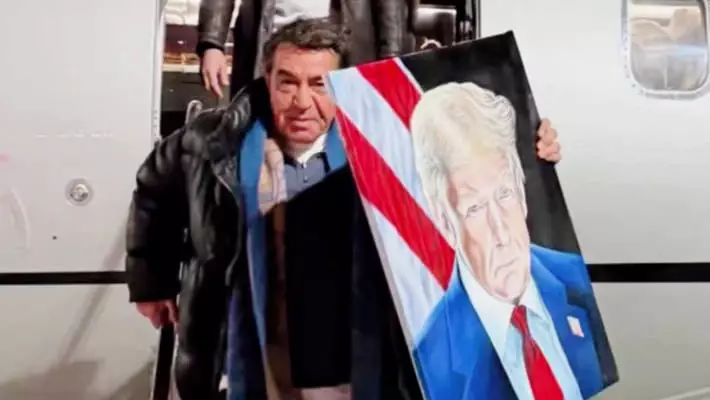 Паоло Замполли появился в Ташкенте с потретом Дональда Трампа