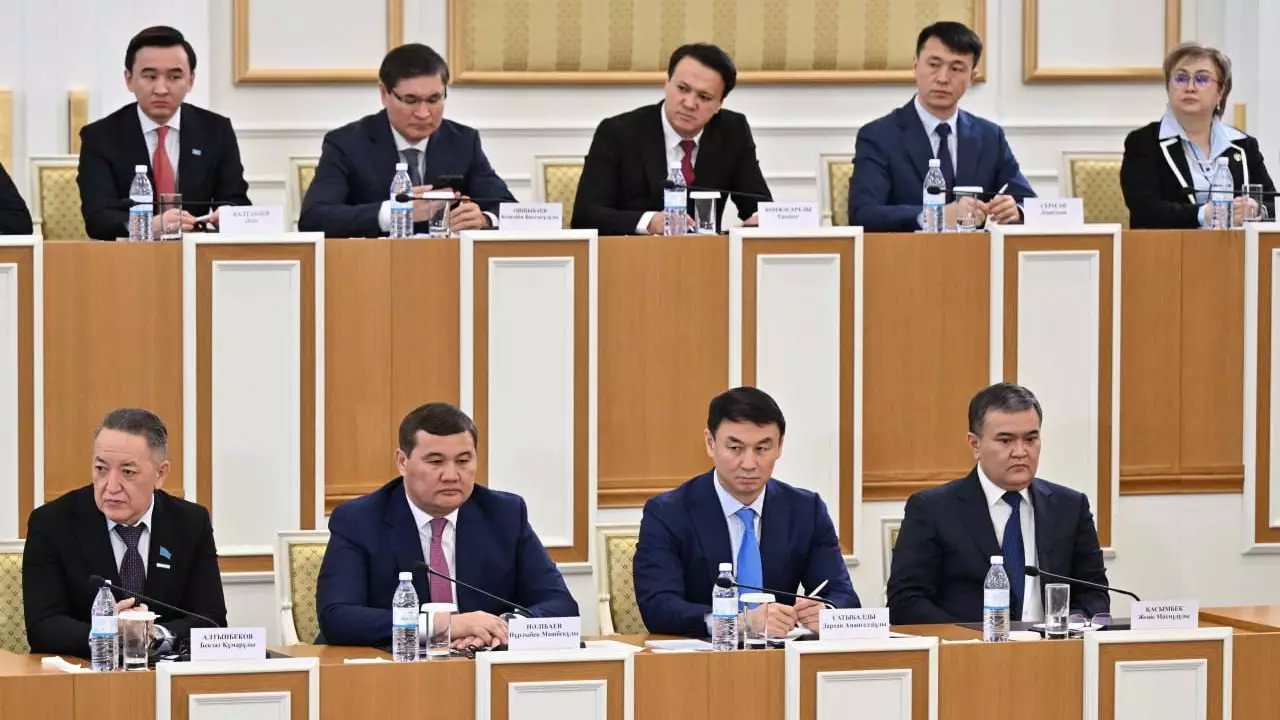 "Дін мемлекеттен бөлек болу керек". Қазақстан заңгерлер одағы конституцияға тікелей норма енгізуді ұсынды