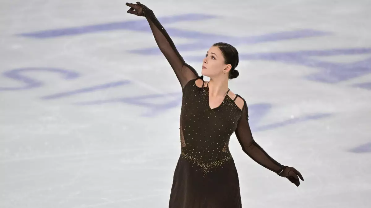 Софья Самоделкина мәнерлеп сырғанаудан Төрт құрлық чемпионатында үздік ондыққа енді