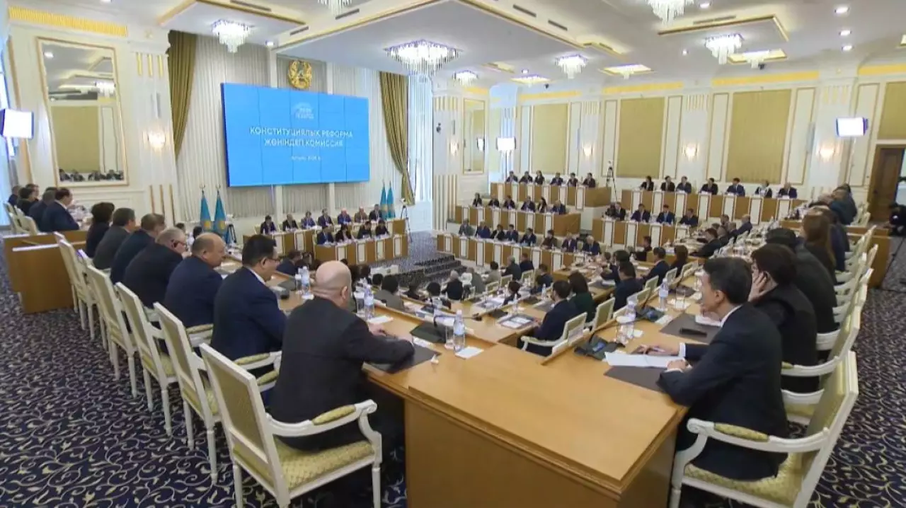 Инициативы по изменению Конституции рассмотрели в Астане