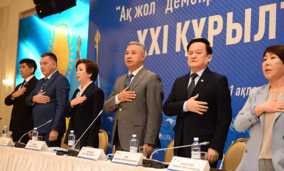 Партия «Ақ жол» поддержала предложенные Президентом изменения Конституции РК