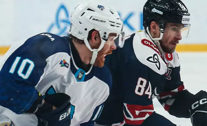 «Барыс» уступил «Нефтехимику» в матче КХЛ с дракой