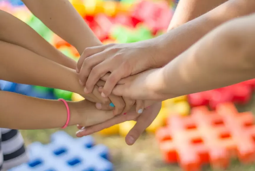 Известный журналист предложил закрепить светский характер воспитания и образования на уровне Конституции