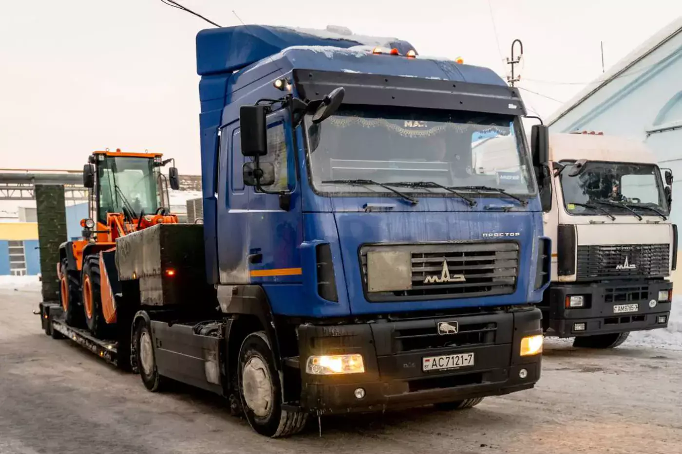 Утильсбор для авто и сельхозтехники из Беларуси и России повысят в Казахстане.