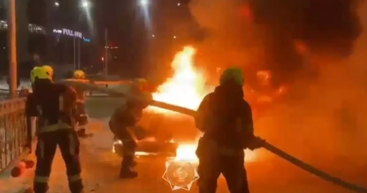  Астанада автокөлік отқа оранды 