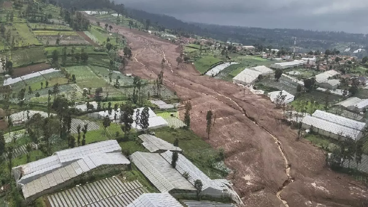 Ява аралындағы көшкіннен 8 адам қаза тапты