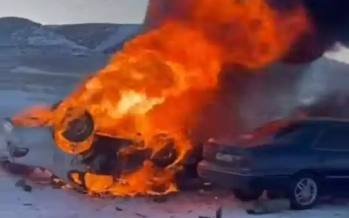 «5 адам тірідей жанып кетті»: Жетісу облысында жантүршігерлік жол апаты болды (ВИДЕО)