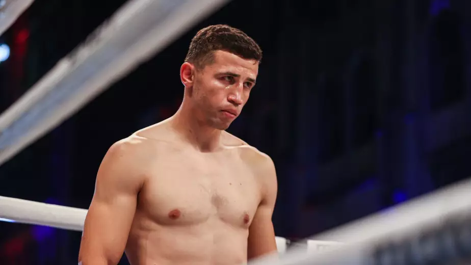 Узбекистанский боксер Мадримов уверенно победил, но вопросы остались