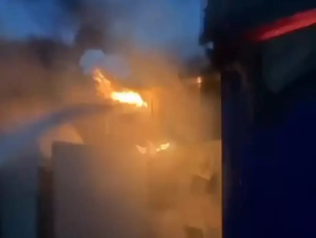 Пожар в продуктивном магазине: под угрозой оказались торговые ряды