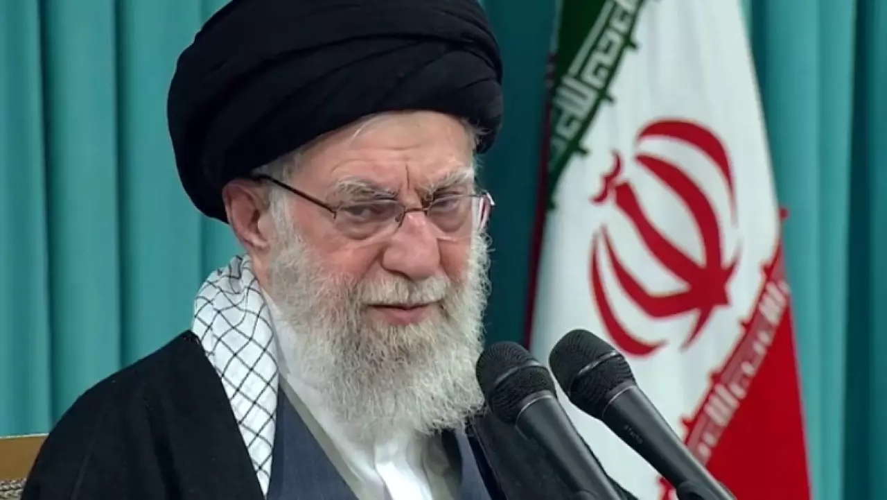 СМИ: Хаменеи эвакуирован в подземный бункер