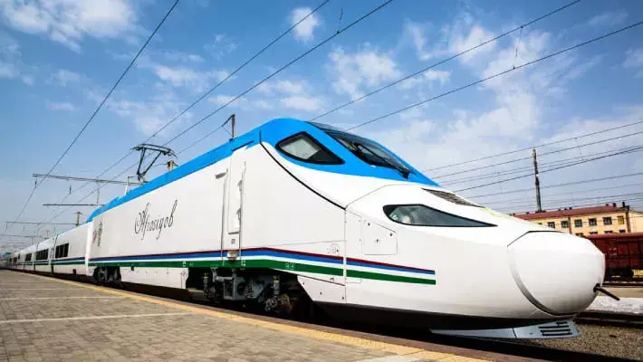 Поезд «Афросиаб» экстренно остановился по пути из Ташкента в Самарканд