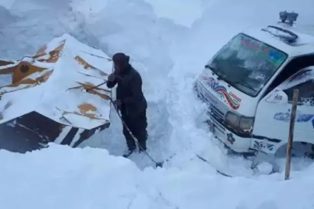 60 адам көз жұмды: Қарлы боран салдарынан адамдар қаза табуда