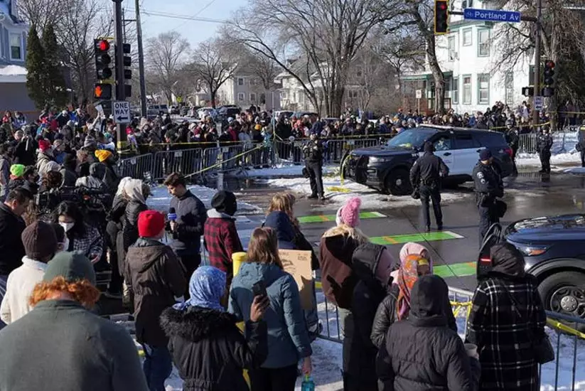 Протестующие  в Миннеаполисе начали строить баррикады после стрельбы