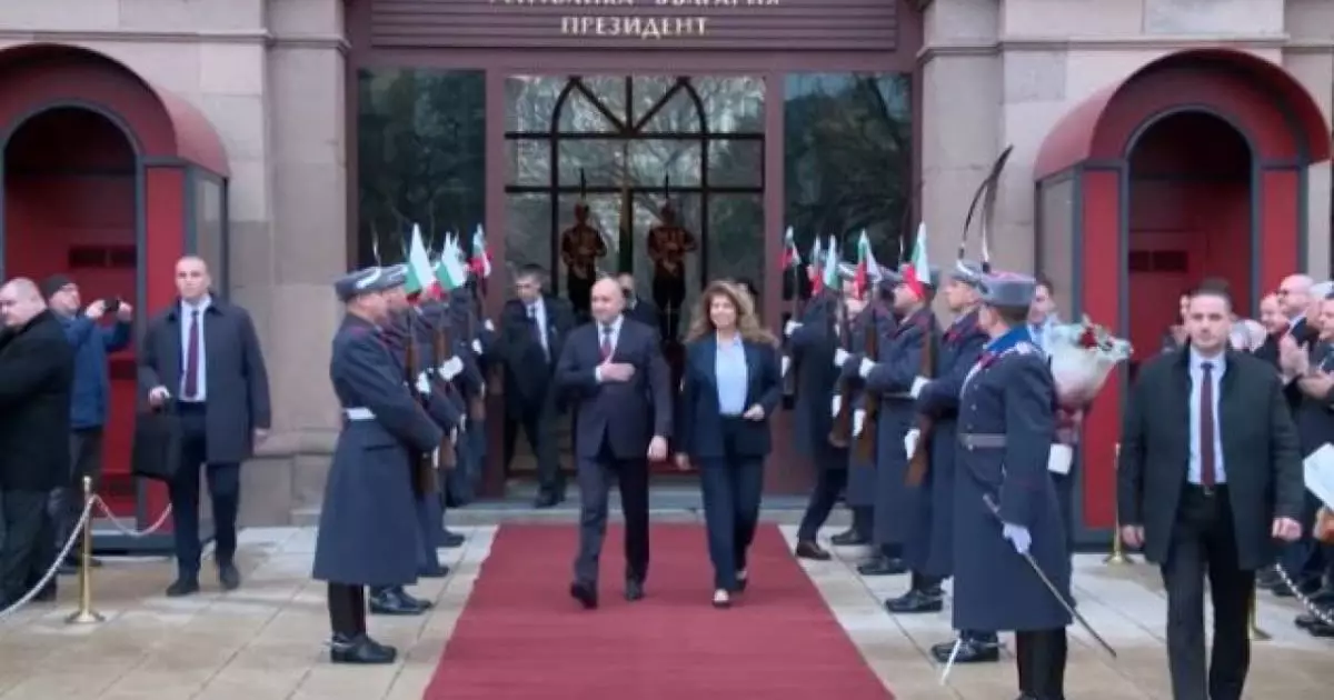  Болгарию впервые в истории возглавила женщина 