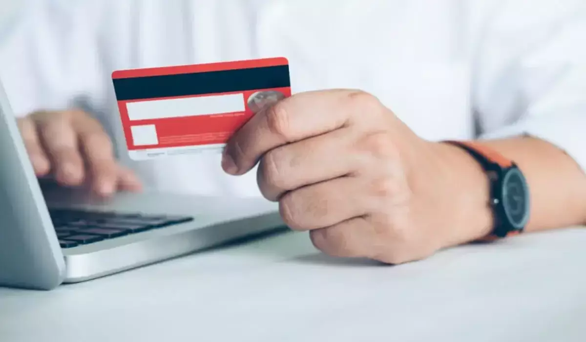 Астаналық кәсіпкер бейтаныс адамға шотын беріп, қылмыстық іске ілікті