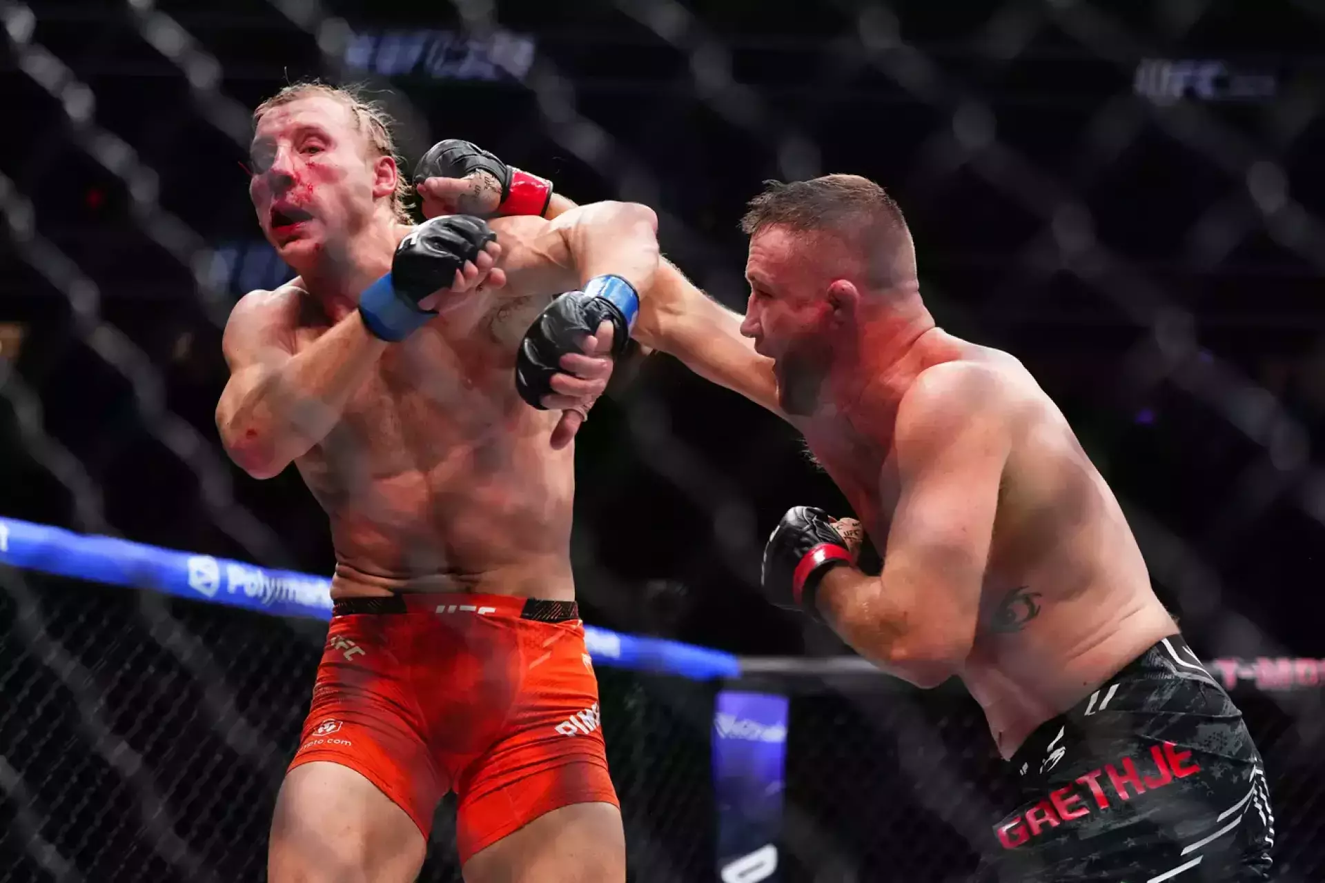 На турнире UFC 324 бойцам выплатили почти полмиллиона бонусами