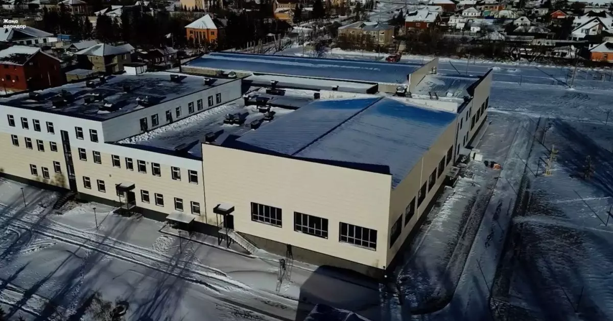  Жаңа адамдар кезекті ұзақ мерзімді құрылысқа серпін берді: Щучинскте көпфункциялы спорт кешенінің құрылысы аяқталды 