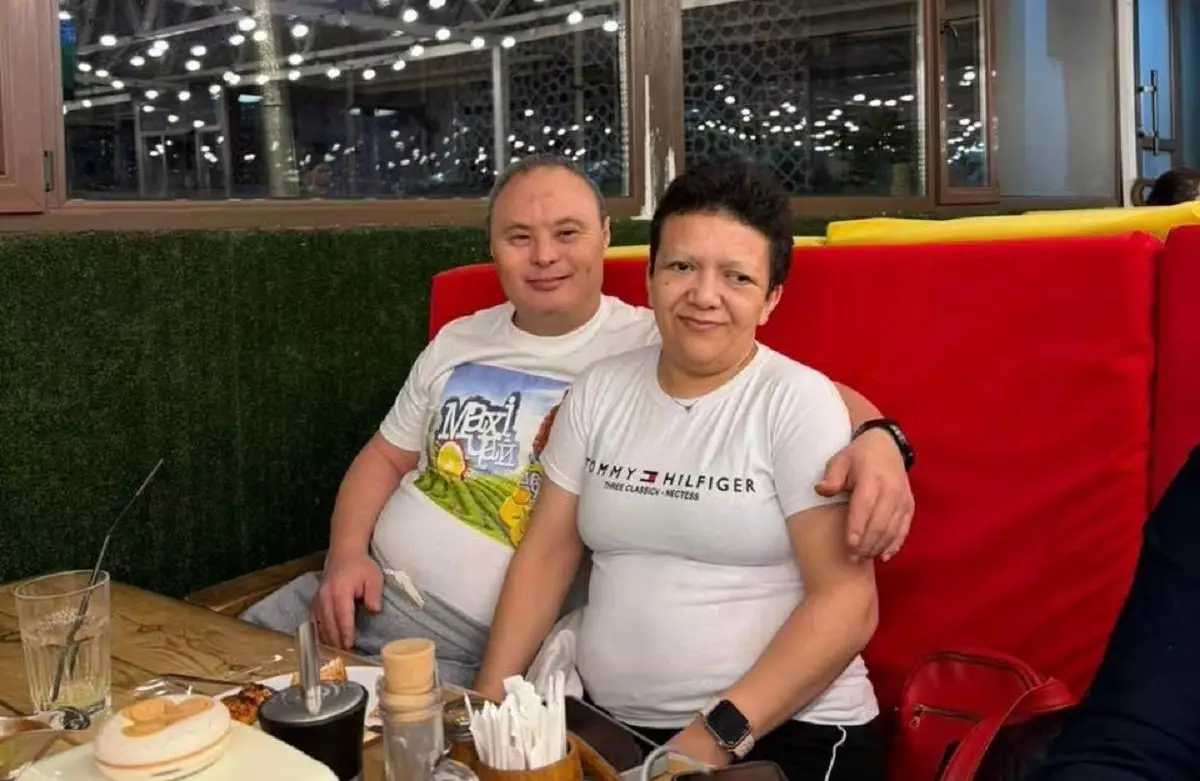 «Не изолируйте особенных детей»: блогер обратился к родителям и рассказал о брате с синдромом Дауна