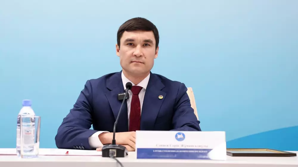 Серик Сапиев озвучил причины конфликта со своим заместителем