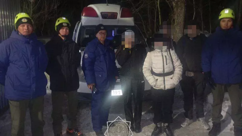 Алматыда таудан түсе алмай қалған туристер құтқарылды