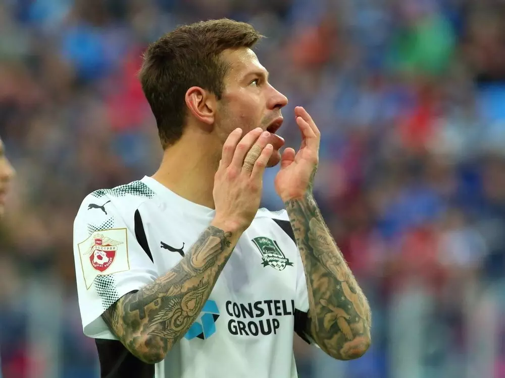 В Казахстане прокомментировали информацию о возможном переходе футболиста Федора Смолова.