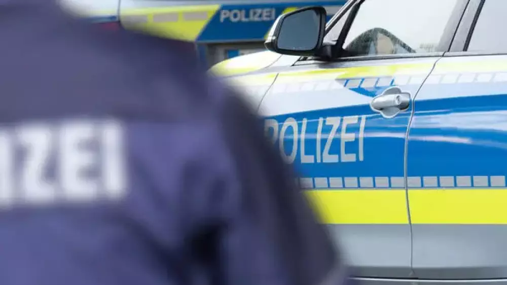 Избивали крышками люков и забрасывали камнями. В Германии ранили 64 полицейских