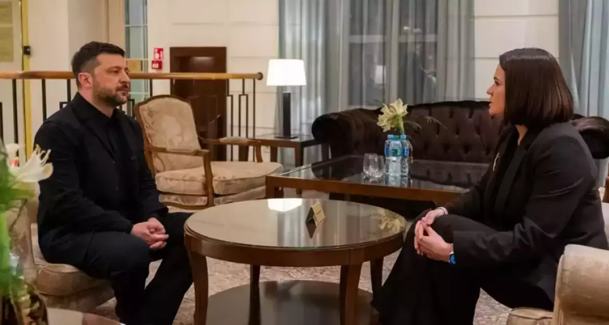 Зеленский Тихановскаямен алғаш рет кездесіп, оны Киевке шақырды