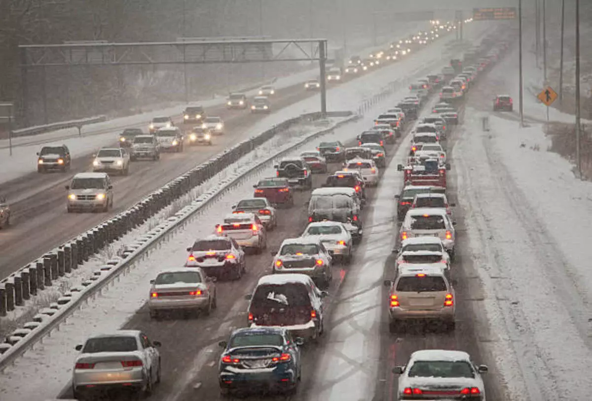 Қостанайда боран салдарынан жол жабылды: дизельді және қоғамдық көлікке шектеу қойылды