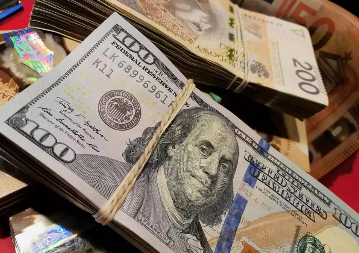 Сколько стоят доллар, евро и рубль в Казахстане